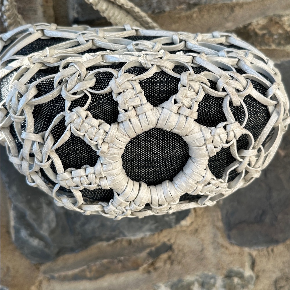 Nancy Gonzalez Rare Handwoven Genuine Crocodile Net Bag ivory & Black Leather - Picture 6 of 16